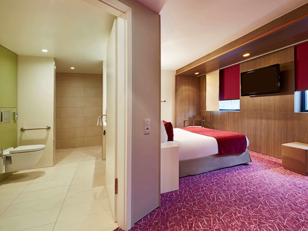 Superior Room, 1 Queen Bed, Accessible - Photo 3