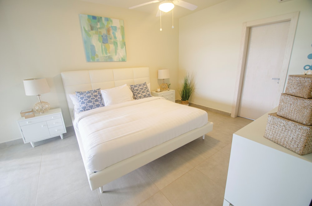 Panoramic Condo, 2 Bedrooms, Kitchen, Ocean View