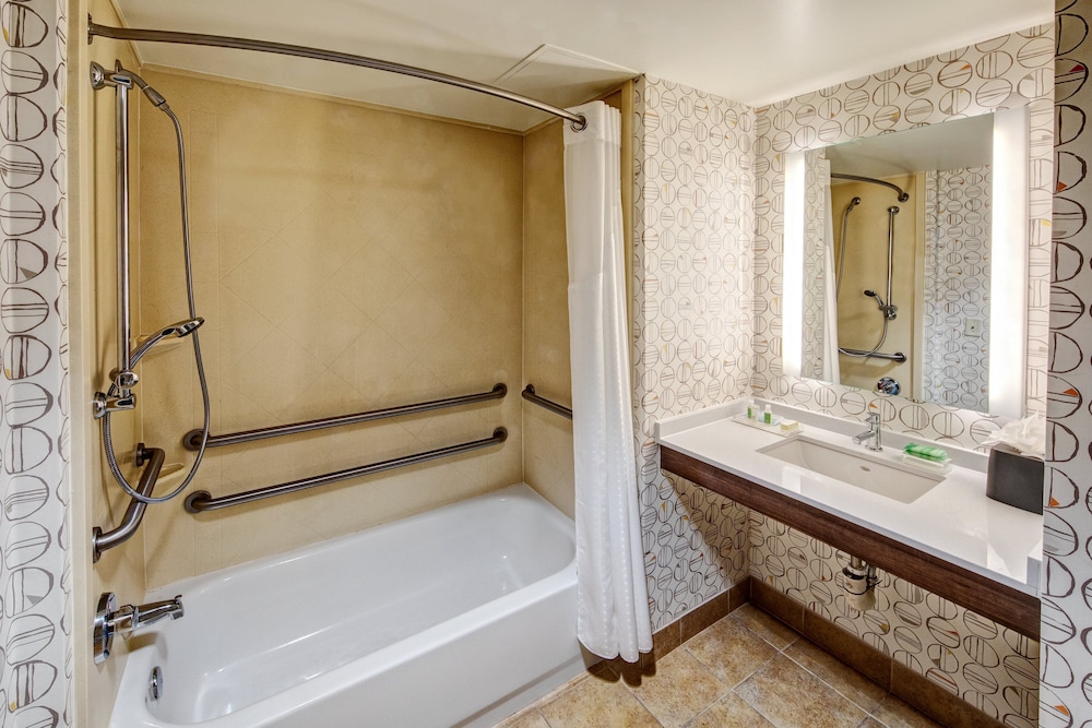 Standard Room, 1 King Bed, Accessible (Mobility Access Tub) - Photo 2