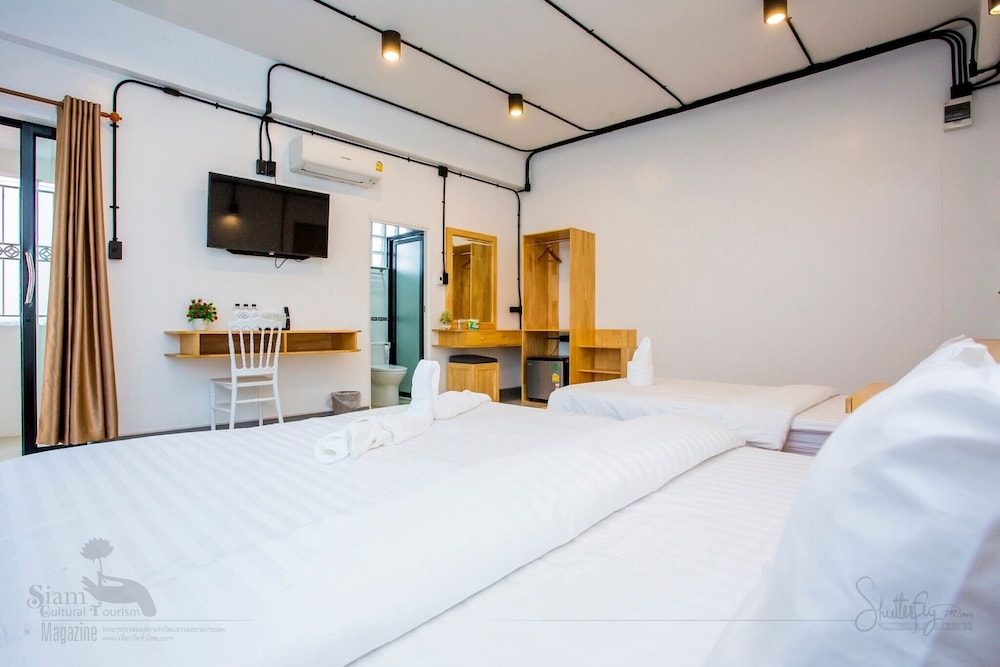 Deluxe Double or Twin Room photo 3