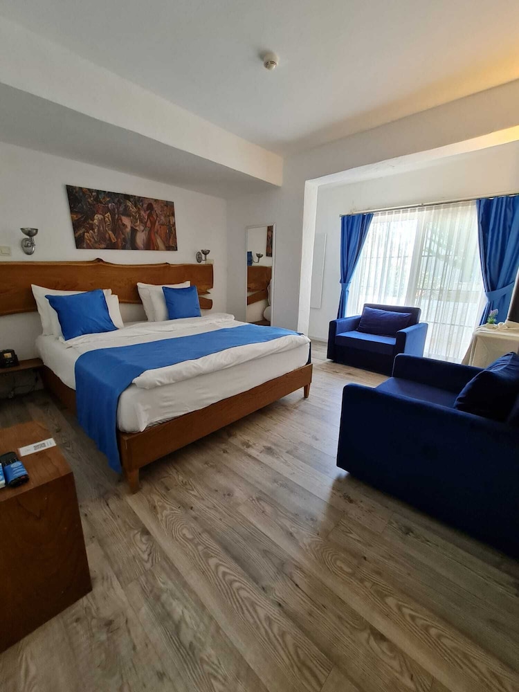 Family Quadruple Room, Fireplace