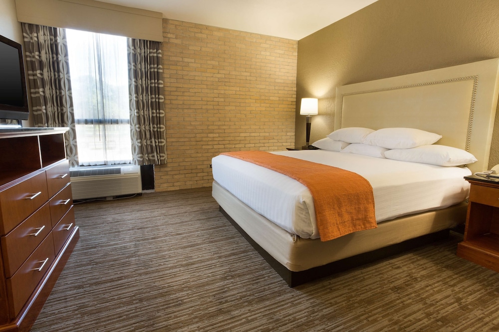 Suite, 1 King Bed with Sofa bed, Accessible, Refrigerator & Microwave (2 Rooms, Tub) photo 2