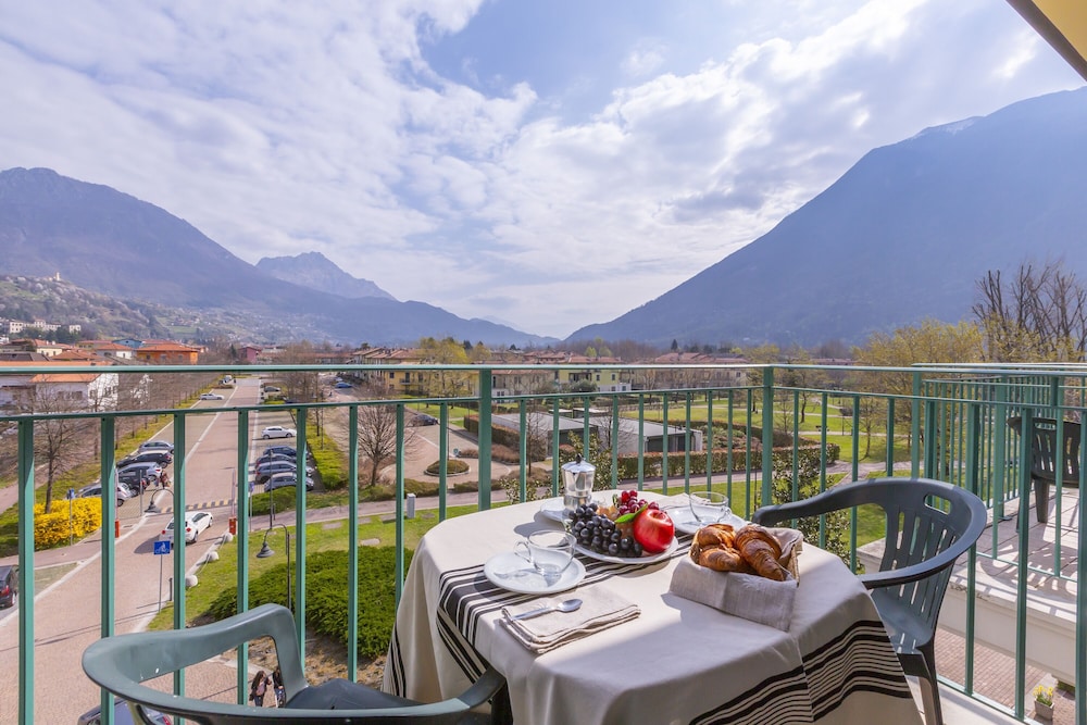 Family Studio, Mountain View, Lakeside (Porto Letizia T18)