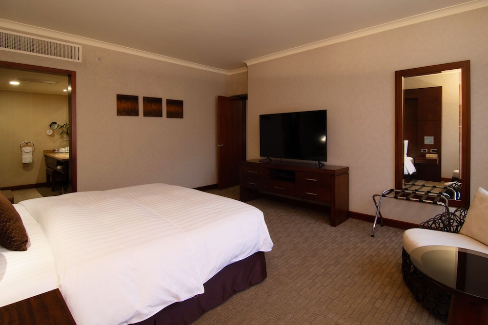 Executive Suite, 1 Bedroom, 1 King Bed, Executive Lounge Access, photo 6