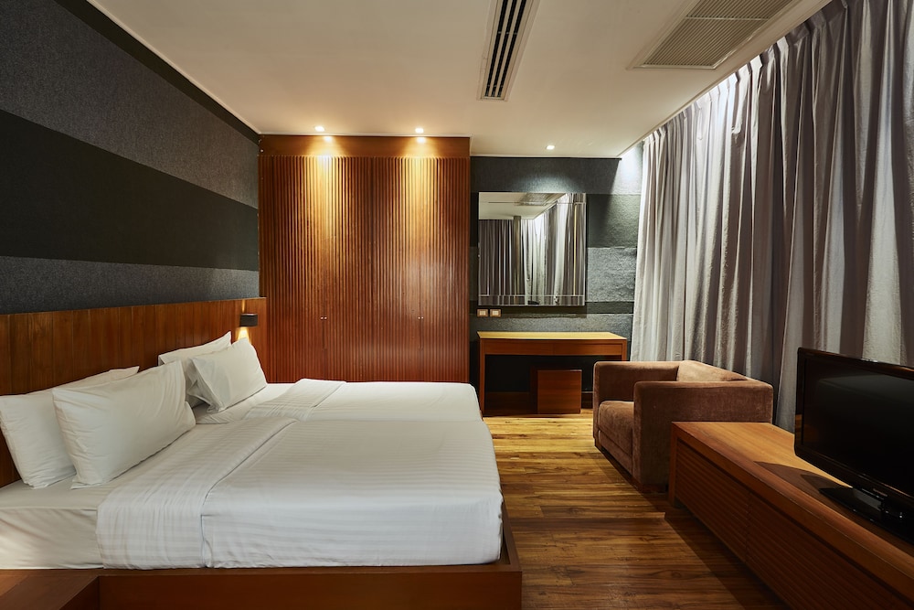 Suite, 2 Bedrooms, Balcony (Suite XL, 208 sqm) photo 2