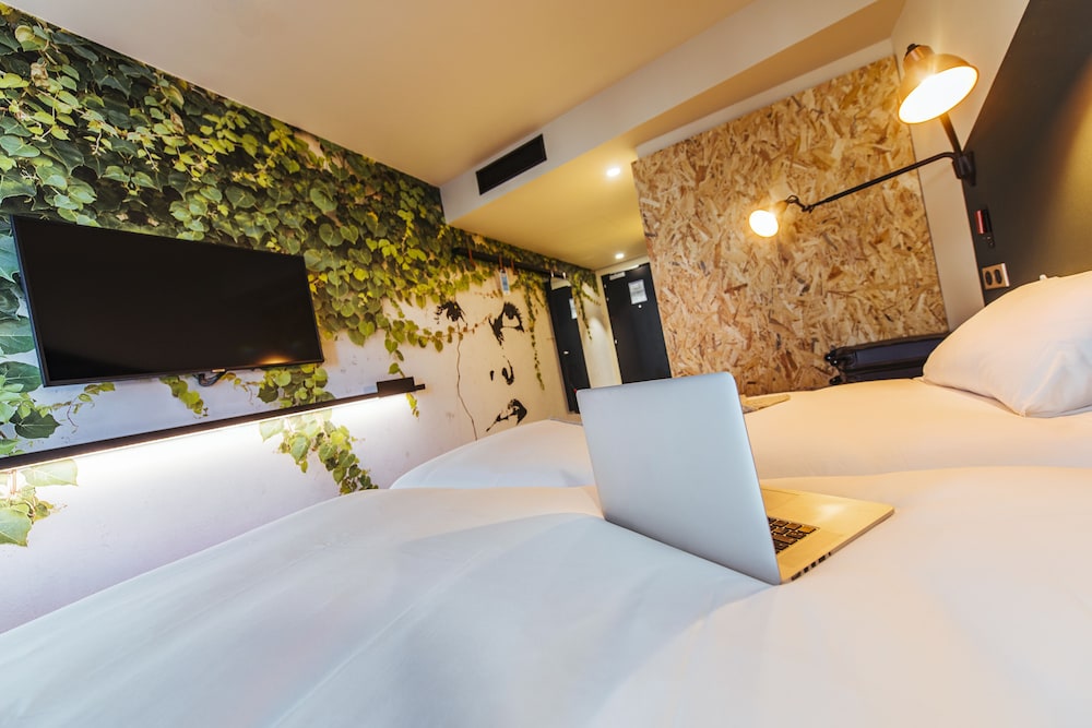 Standard Room, 2 Twin Beds - Photo 7