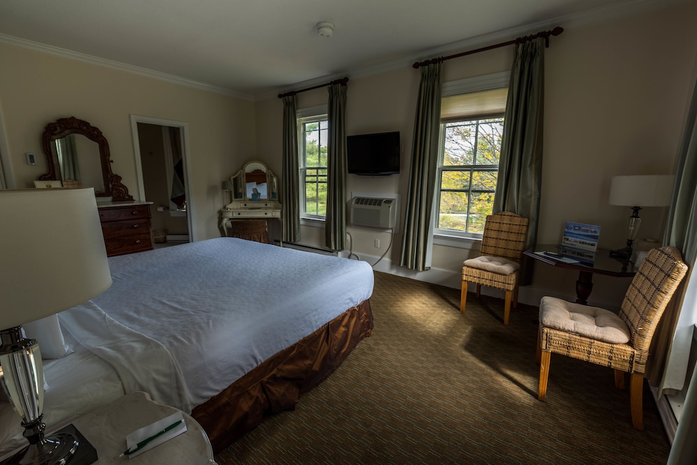 Suite, 1 King Bed (Sunnyside) photo 1