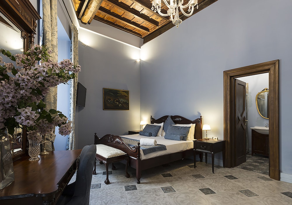 Deluxe Suite, 1 Queen Bed, Non Smoking, City View (Suite della Torre) photo 1