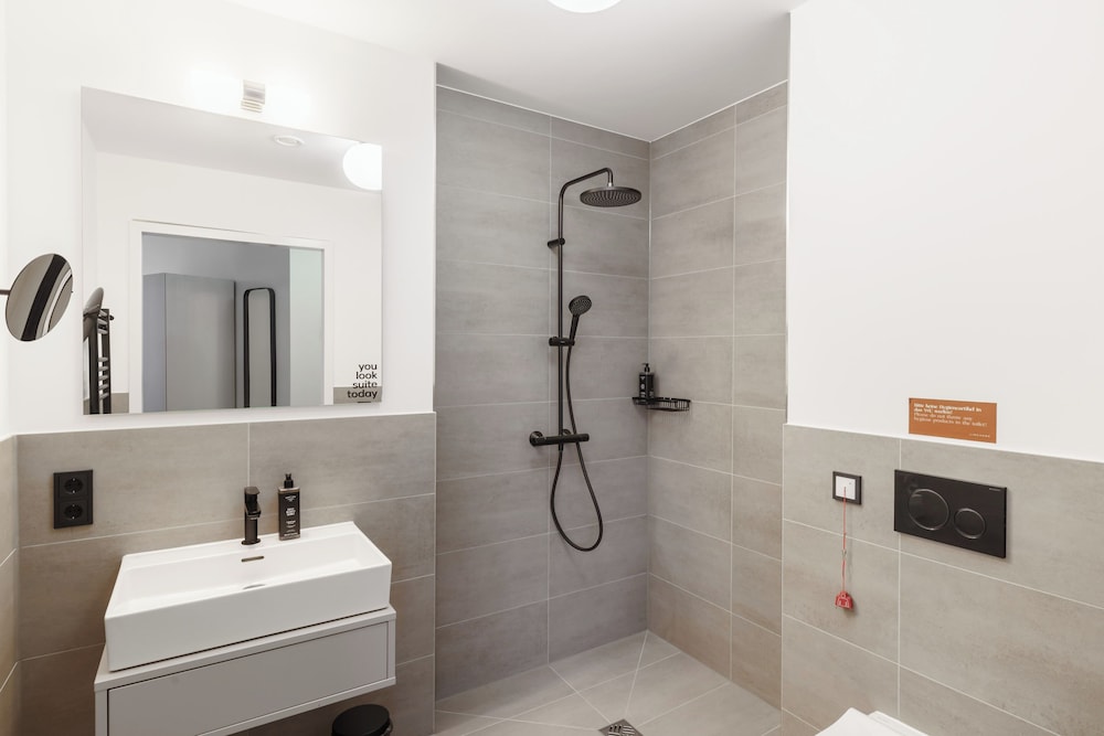 Comfort Suite - Wheelchair Accessible photo 2