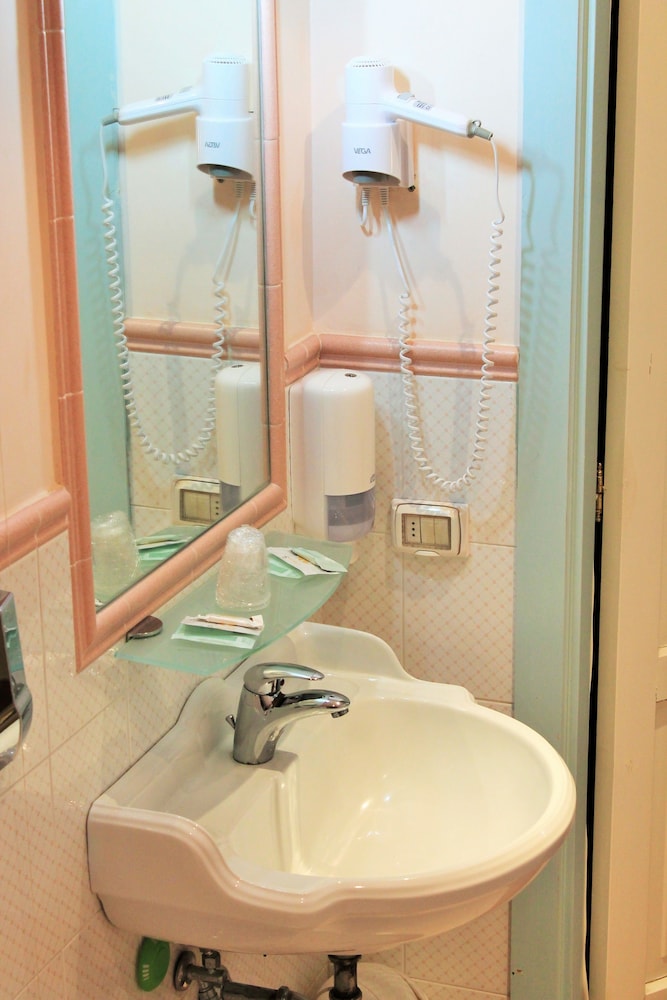 Comfort Double Room, Partial Sea View - Photo 7