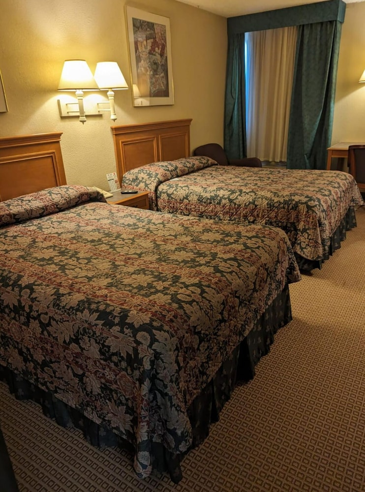 Room, 2 Double Beds, Smoking photo 1