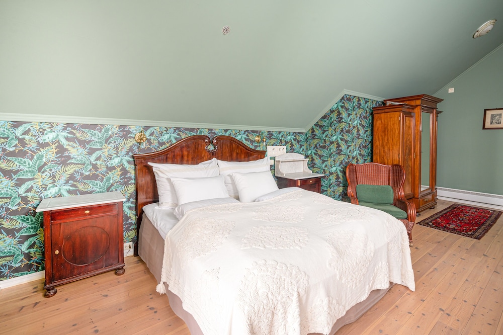 Suite - Photo 3