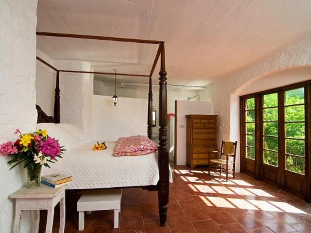 Room, 1 Queen Bed, Balcony (Secret Guests) photo 2