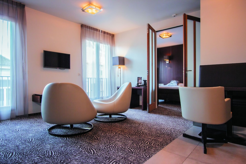 Apartment, Multiple Beds, Kitchen - Photo 4