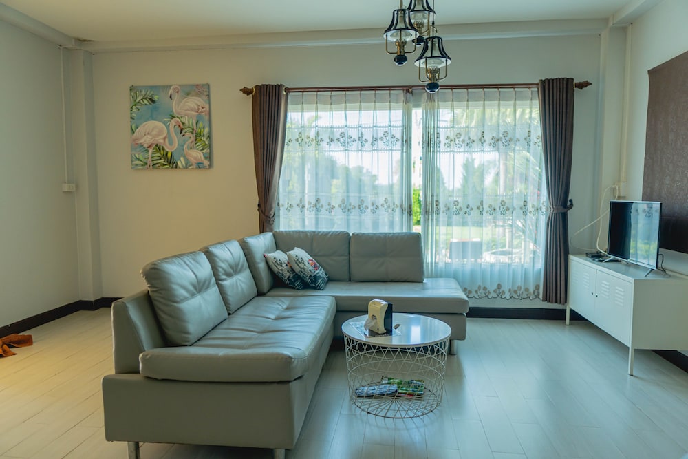 Family Home - Photo 3