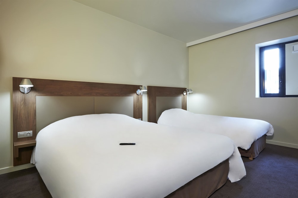 Standard Room, Multiple Beds photo 3