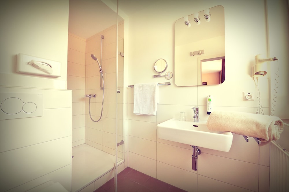Basic Single Room photo 3