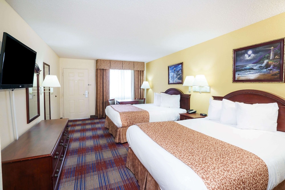 Standard Room, 2 Queen Beds, Smoking photo 1