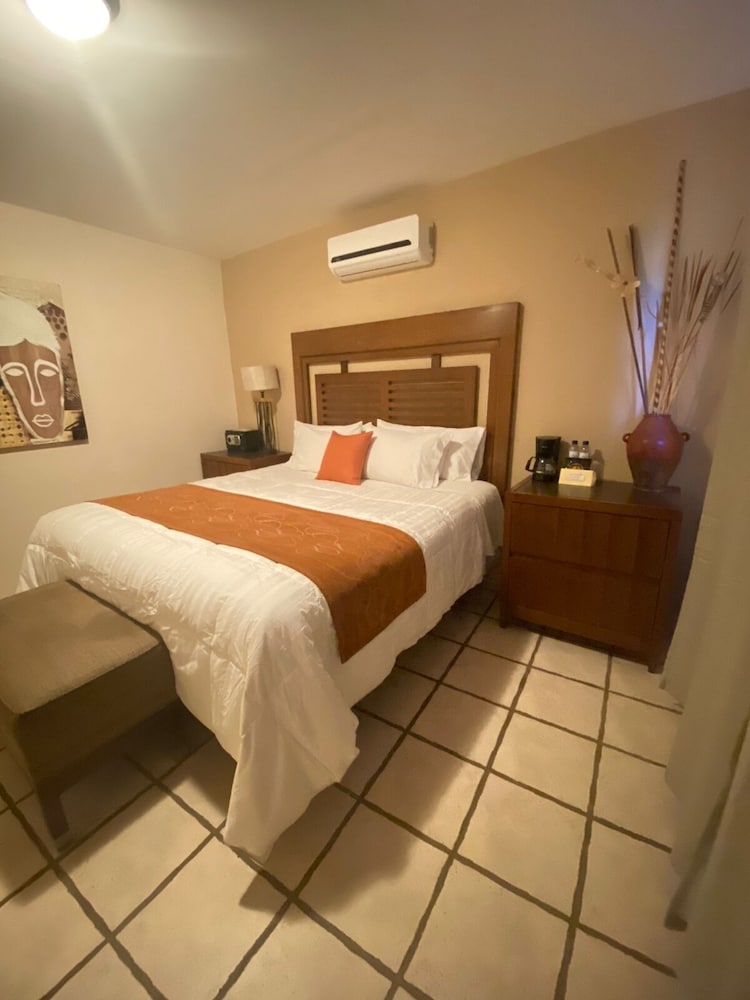 Standard Room, Lobby single, 1 King Bed