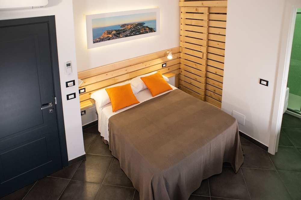Classic Double Room (Wood) photo 3