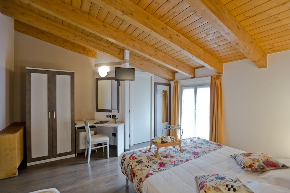 Superior Double or Twin Room - Photo 2