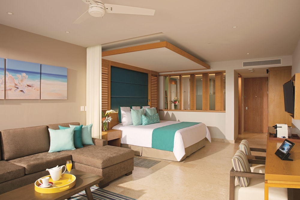 Preferred Club Junior Suite Ocean Front with Private Pool - King Bed