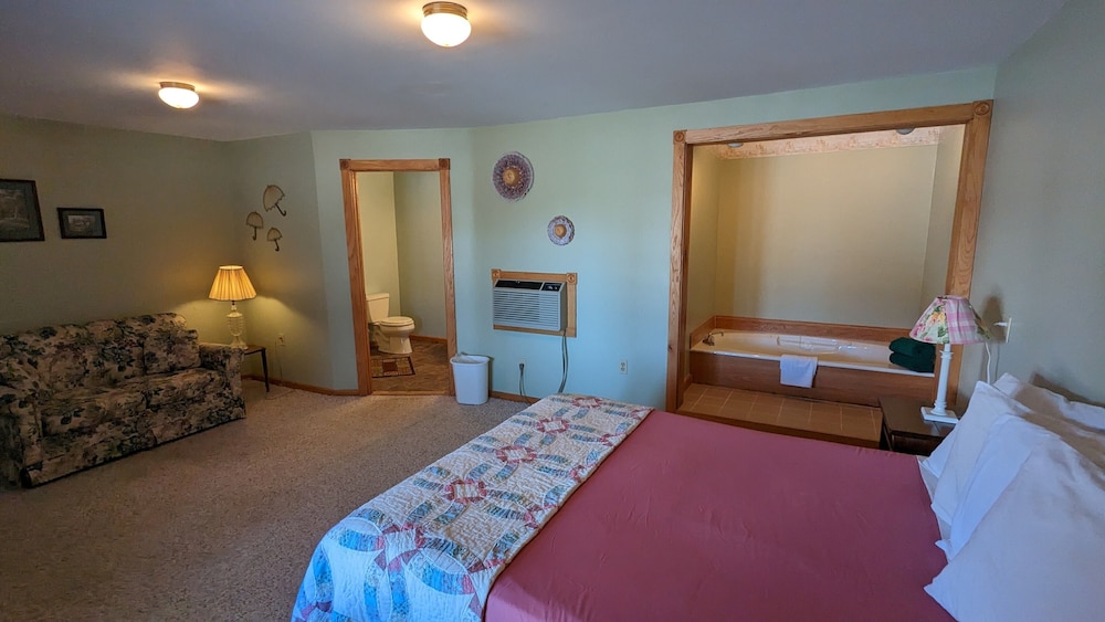Traditional Suite, 1 Queen Bed photo 1