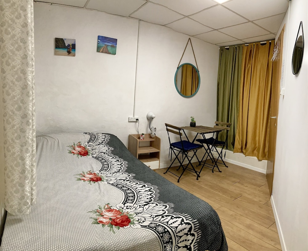 Economy Double Room, 1 Bedroom, Non Smoking, Shared Bathroom