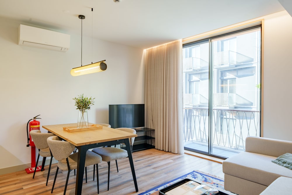 City Apartment - Photo 2