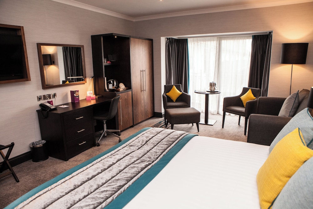 Executive Room, 1 Queen Bed with Sofa bed - Photo 3