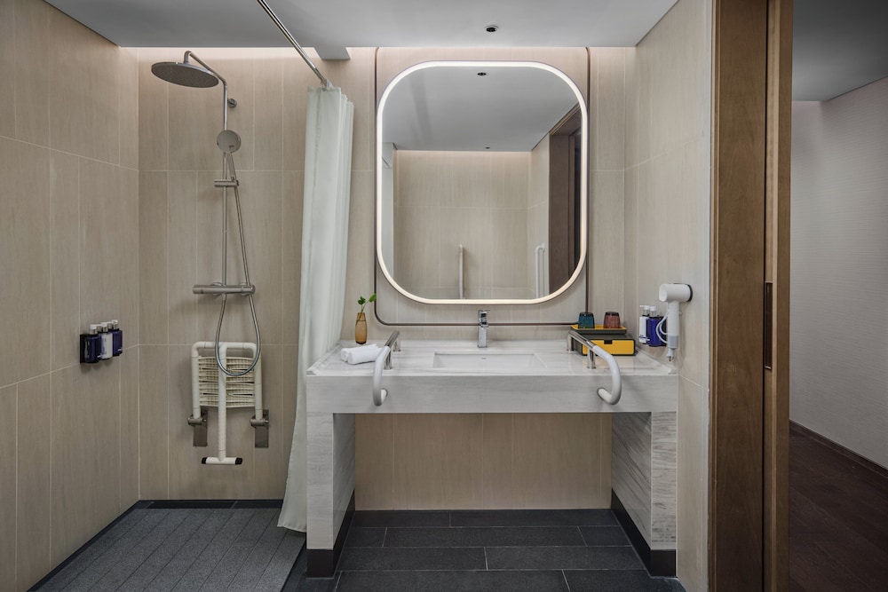 Standard Room, 1 King Bed, Accessible