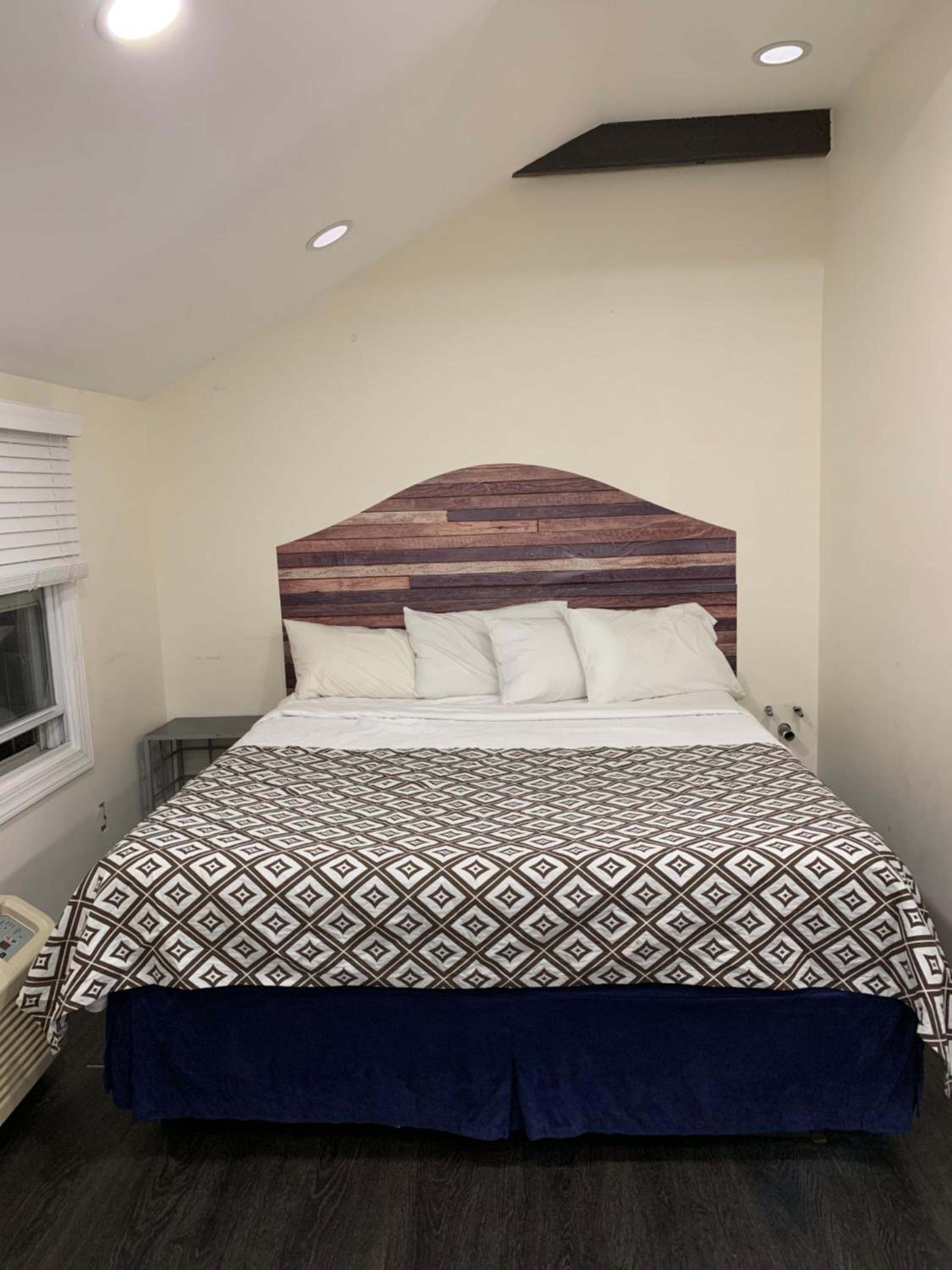 Executive Suite - Photo 2