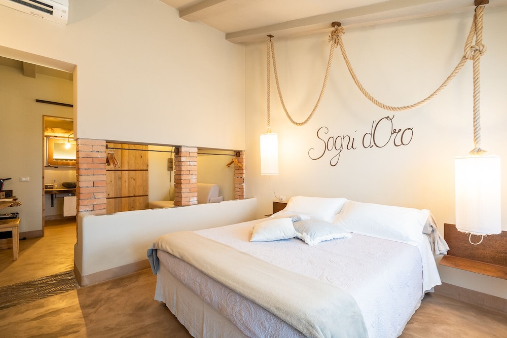 Deluxe Room, 1 Bedroom, Private Bathroom, Pool View