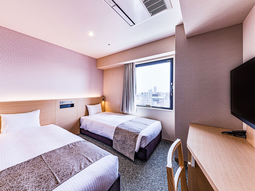 Twin Room with View, Non Smoking (Separate breakfast charge for 0-6yrs) photo 1