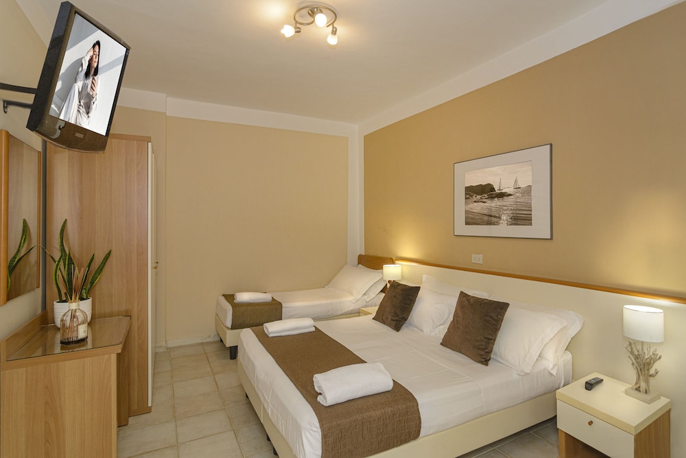 Basic Triple Room, Courtyard View