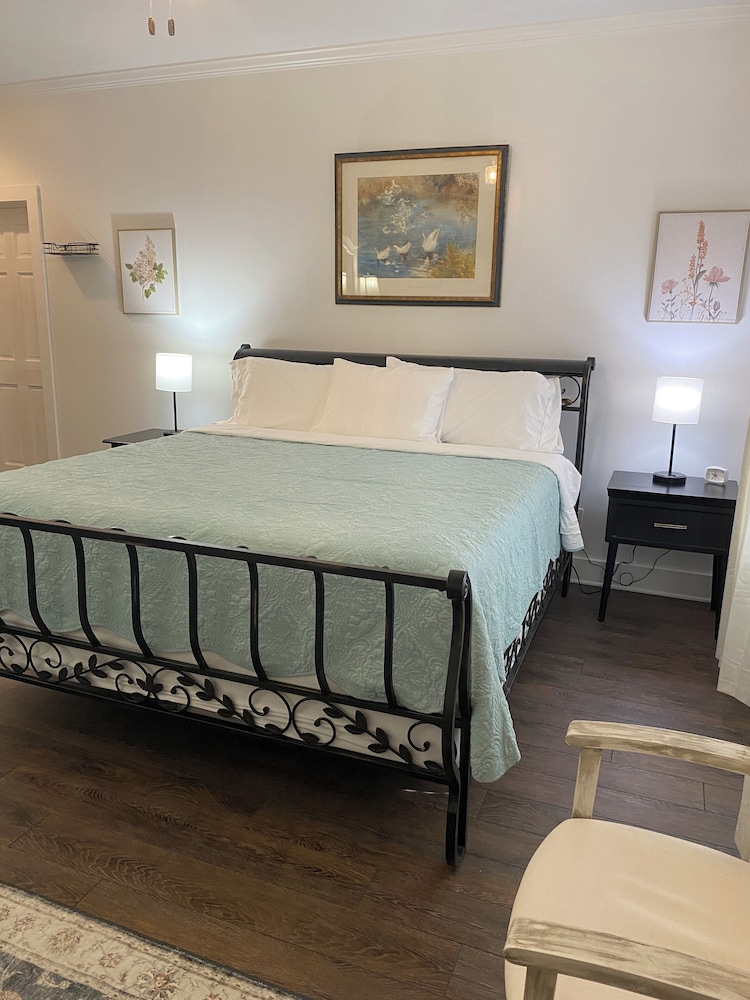 204 Duck Creek Room photo 1