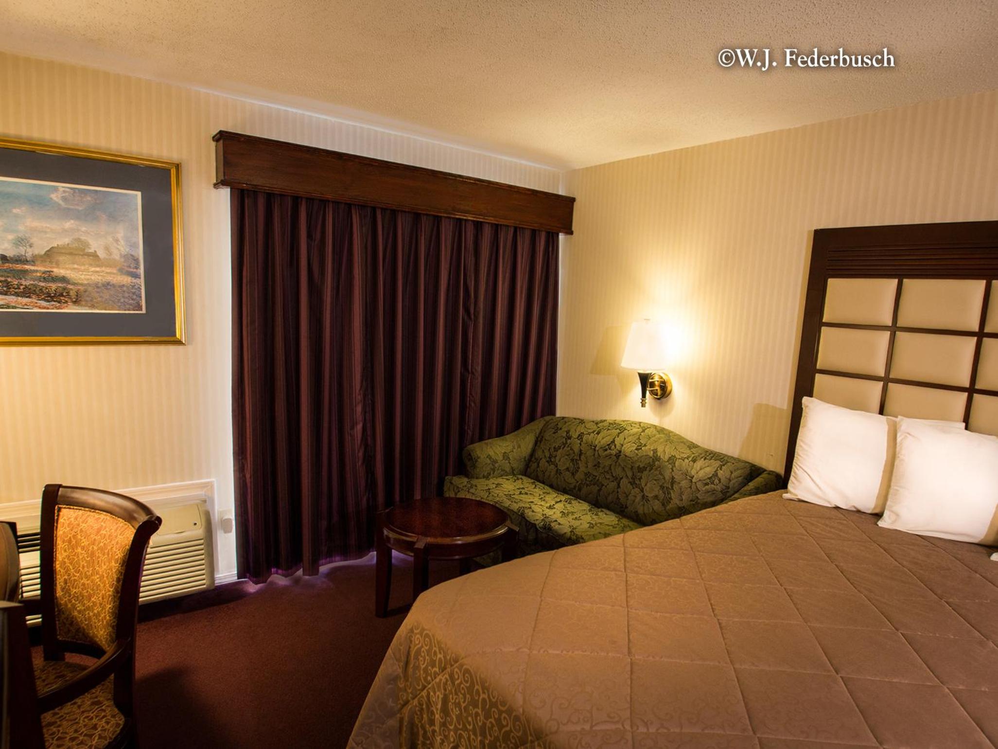 Deluxe King Suite