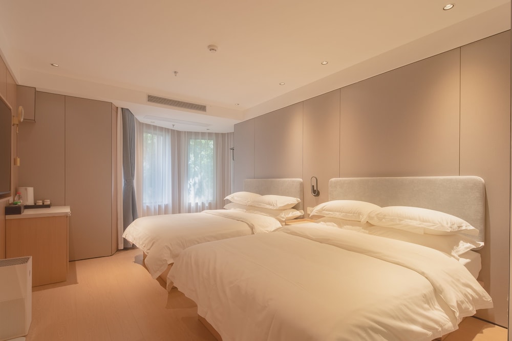 Family Twin Room (1.2m & 1.8m Beds)