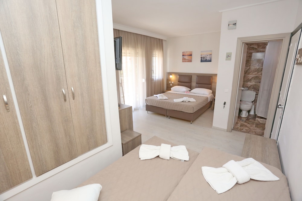 Triple Room (extra bed 4 persons) photo 1