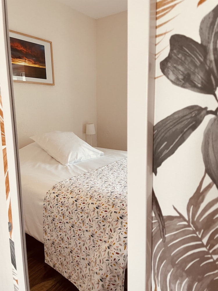 Deluxe Room - Photo 9
