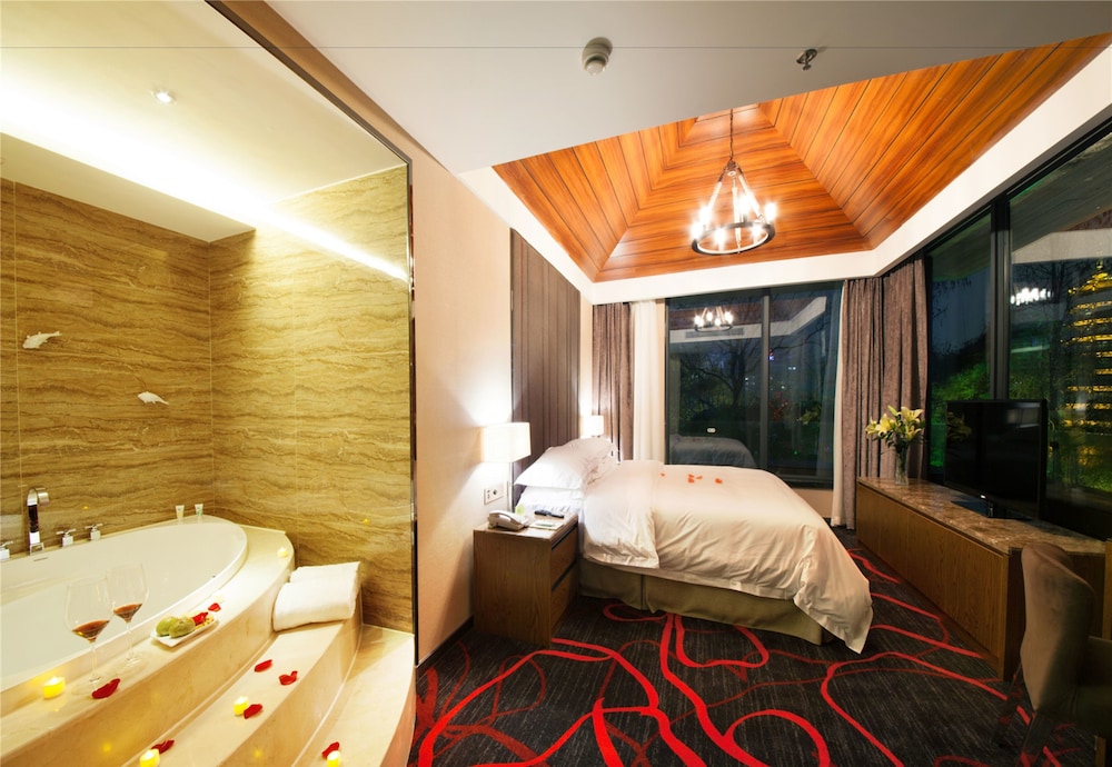 Premier Suite With View photo 2