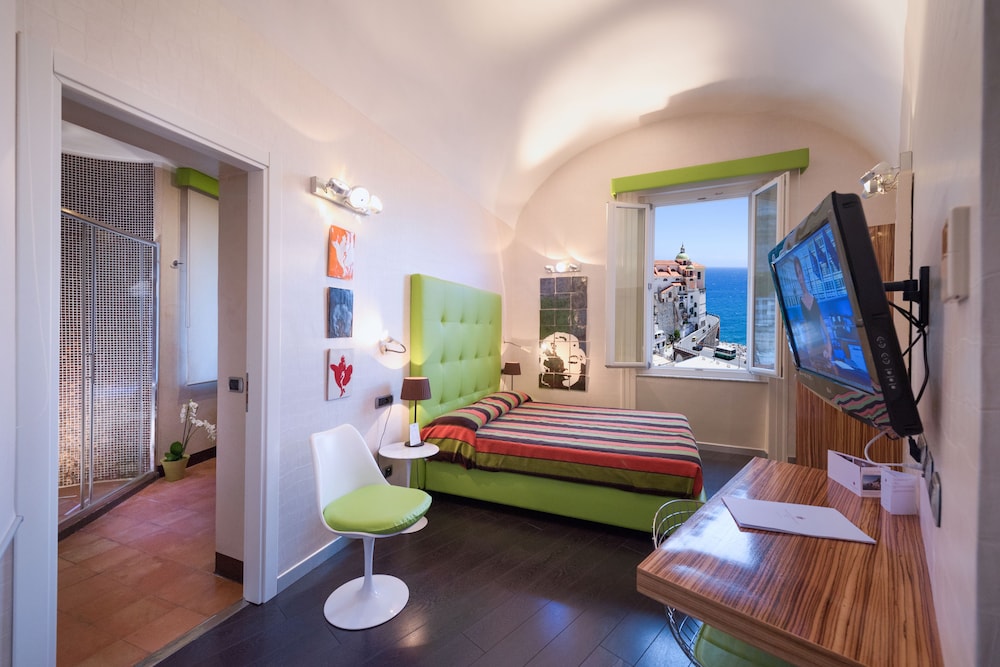Classic Double Room, Partial Sea View