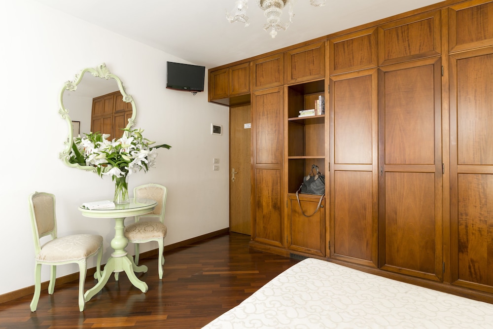 Double or Twin Room photo 3