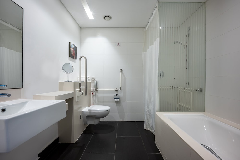Standard Room, 2 Twin Beds, Accessible - Photo 3