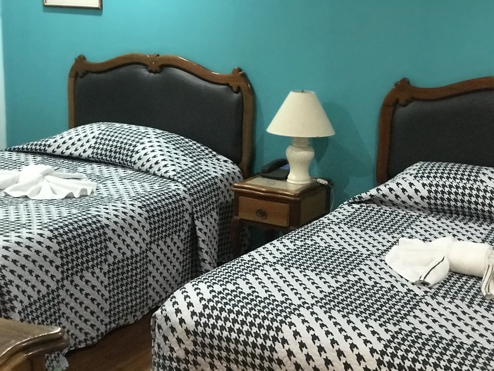 Standard Single Room, 2 Double Beds photo 2