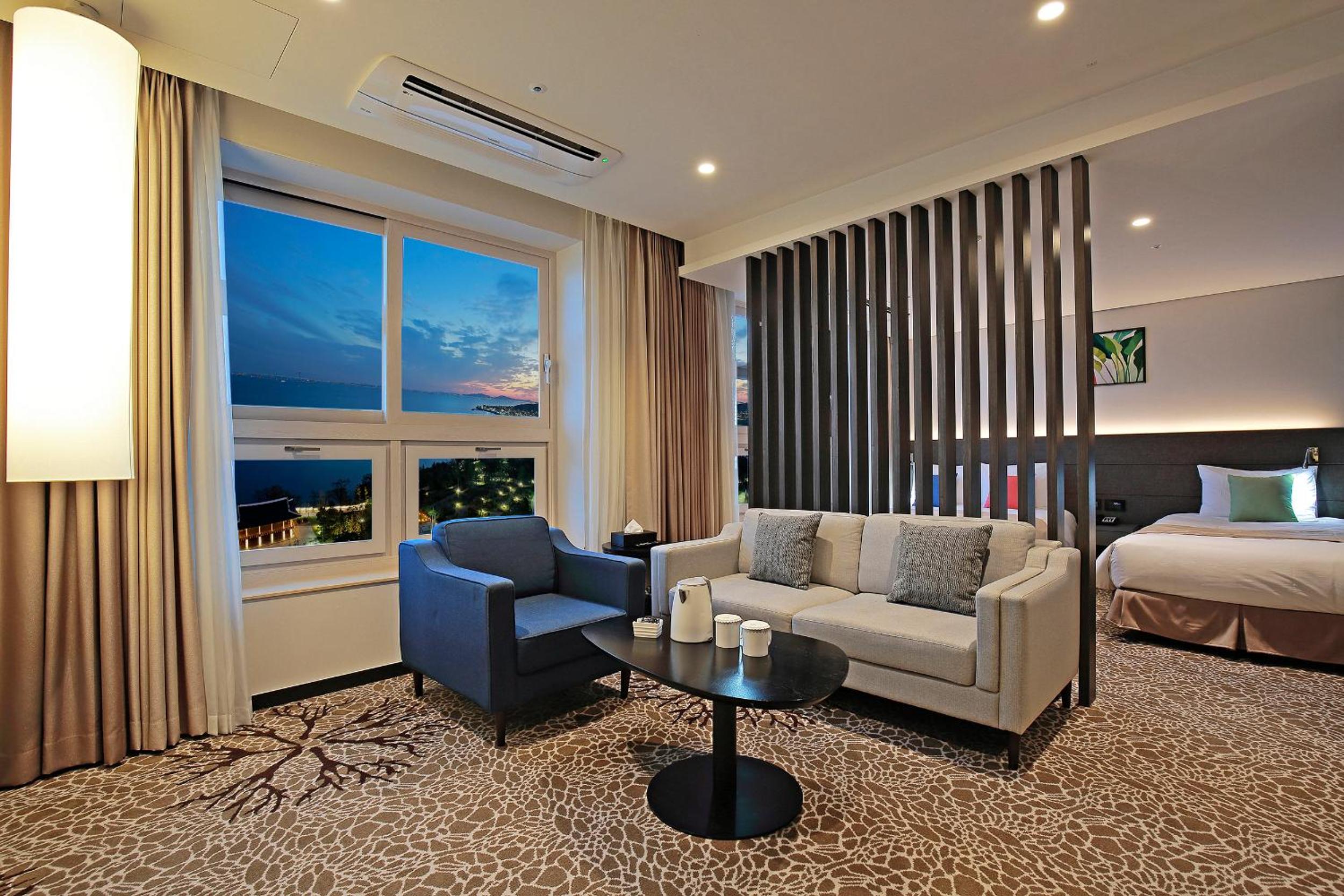 Suite with Sea View - Photo 4