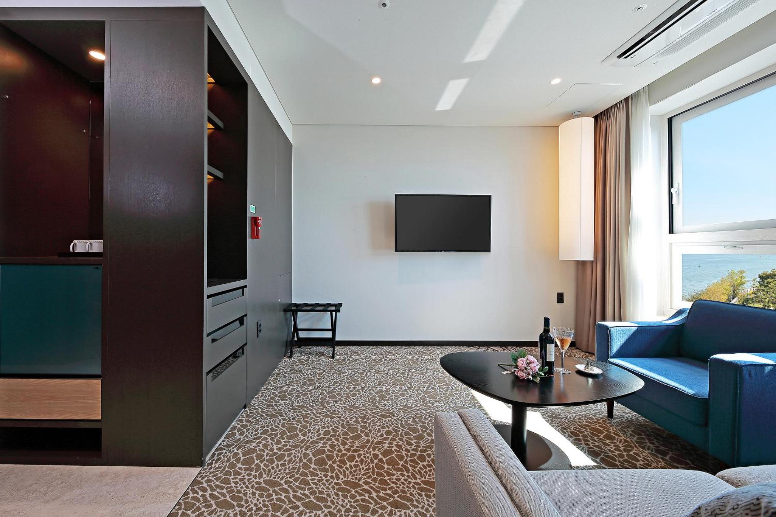Suite with Sea View - Photo 2