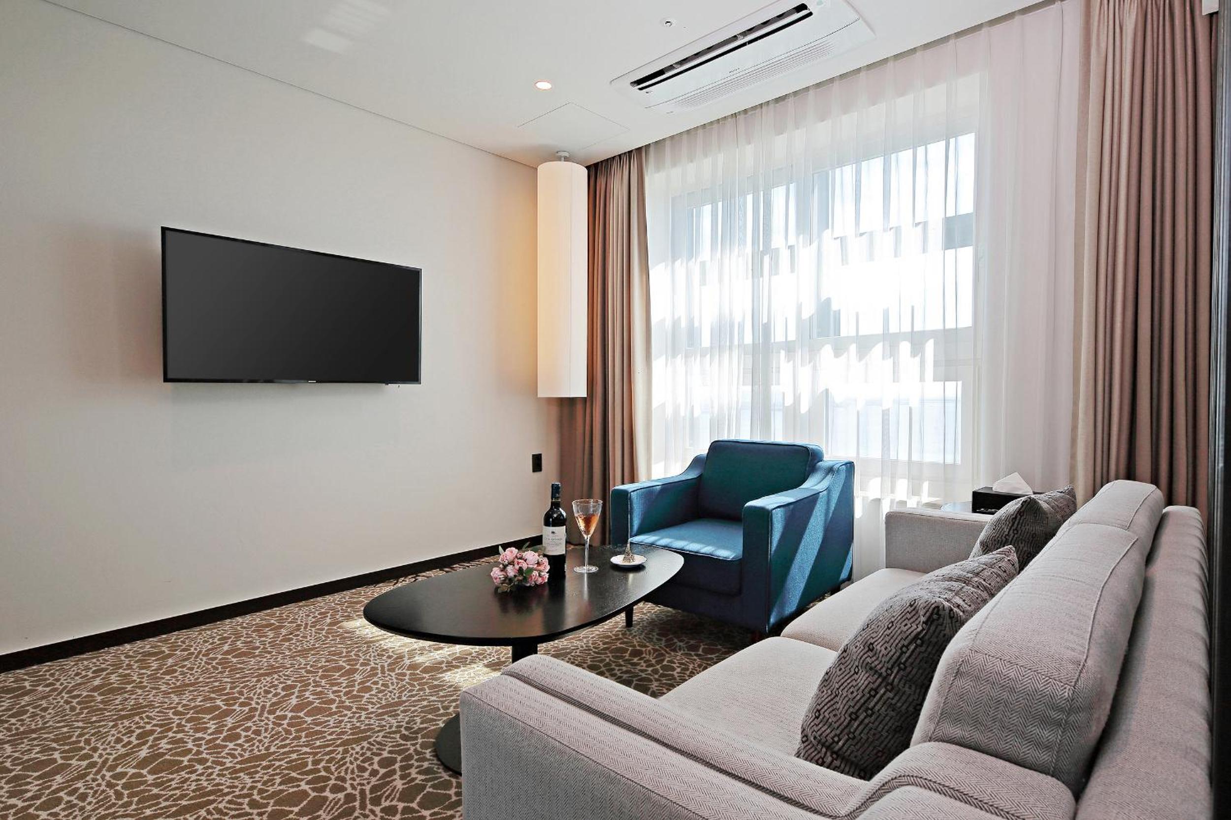 Suite with Sea View - Photo 16