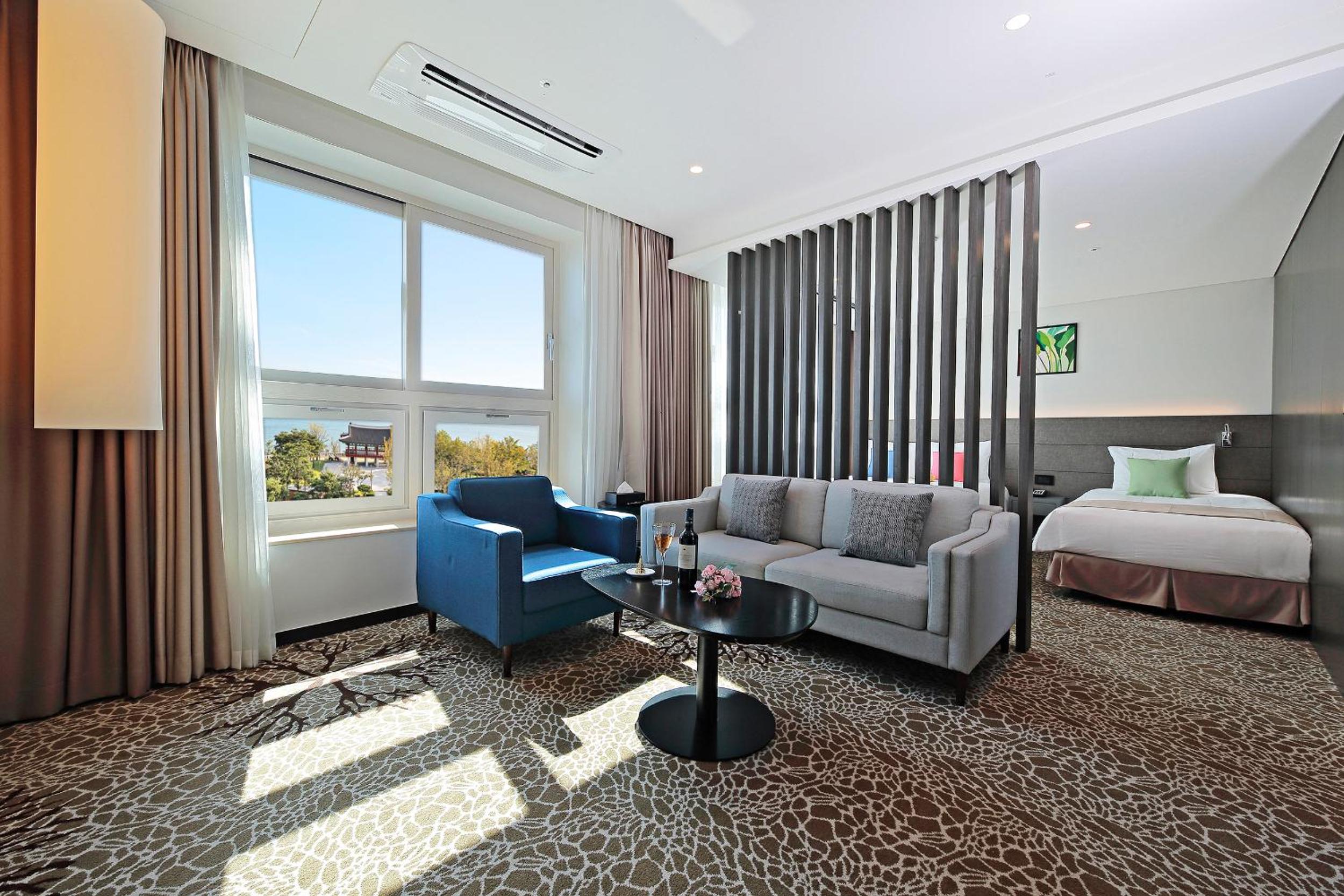 Suite with Sea View - Photo 14