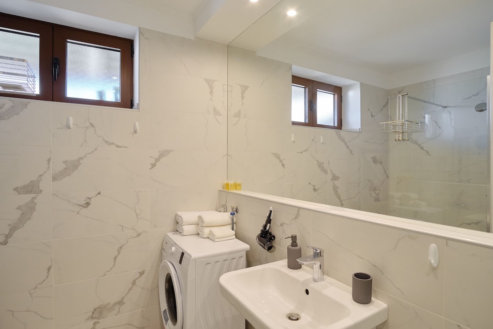 Suite, 1 Bedroom - Photo 11